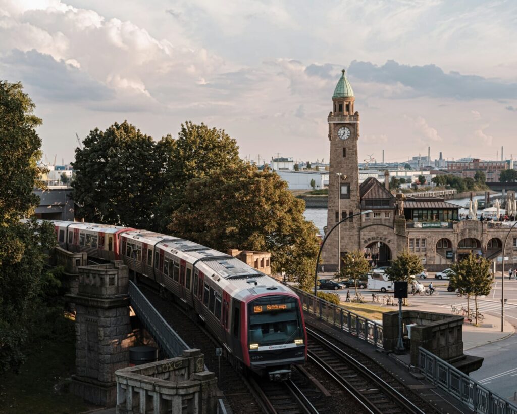 U-Bahn an den Landungsbrücken