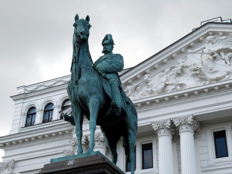 hamburg, altona, town hall, facade, frieze, relief, monument, emperor, equestrian, nature, horse, architecture