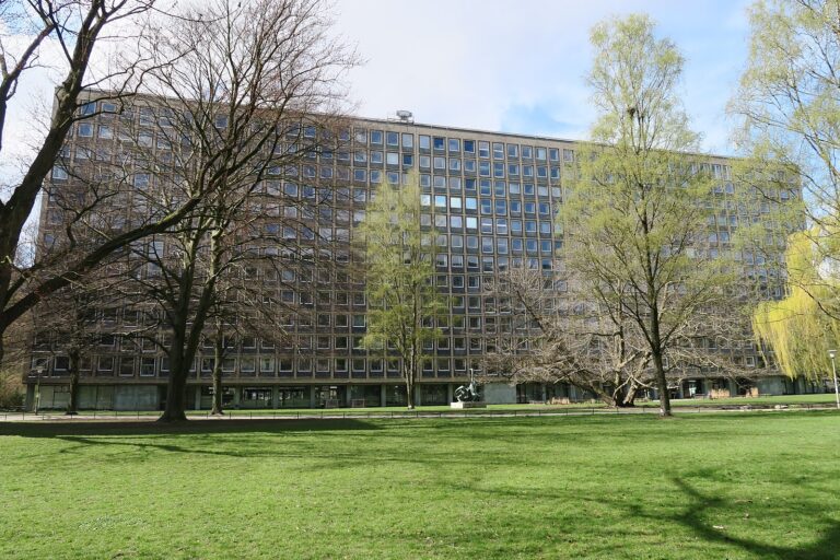 Bezirksamt Eimsbüttel Ostseite