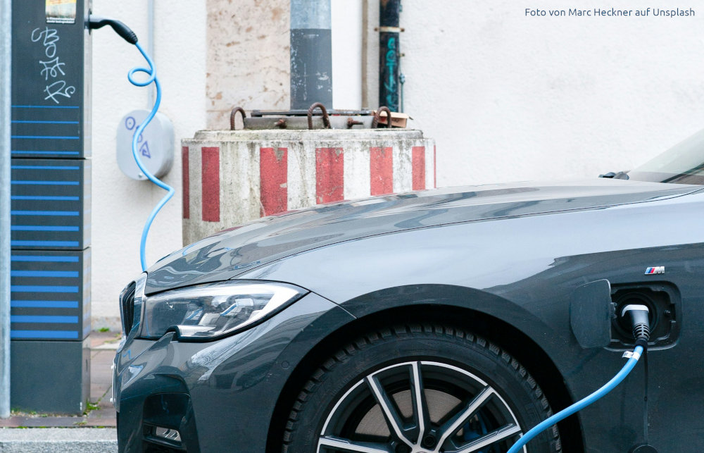 Ladesäulen lassen sich auch in Laternen integrieren